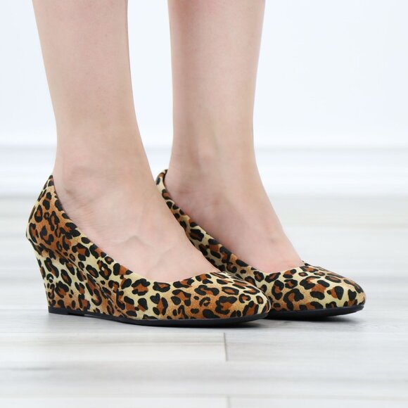 Rockabilly Faux Suede Leopard Round Toe Wedge Low Heel - Picture 2 of 11